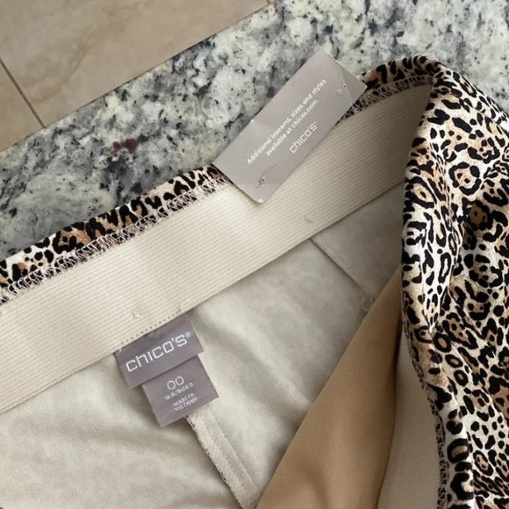 NWT Chico’s So Slimming Juliet Leopard-Print Ankle Pants 00 2